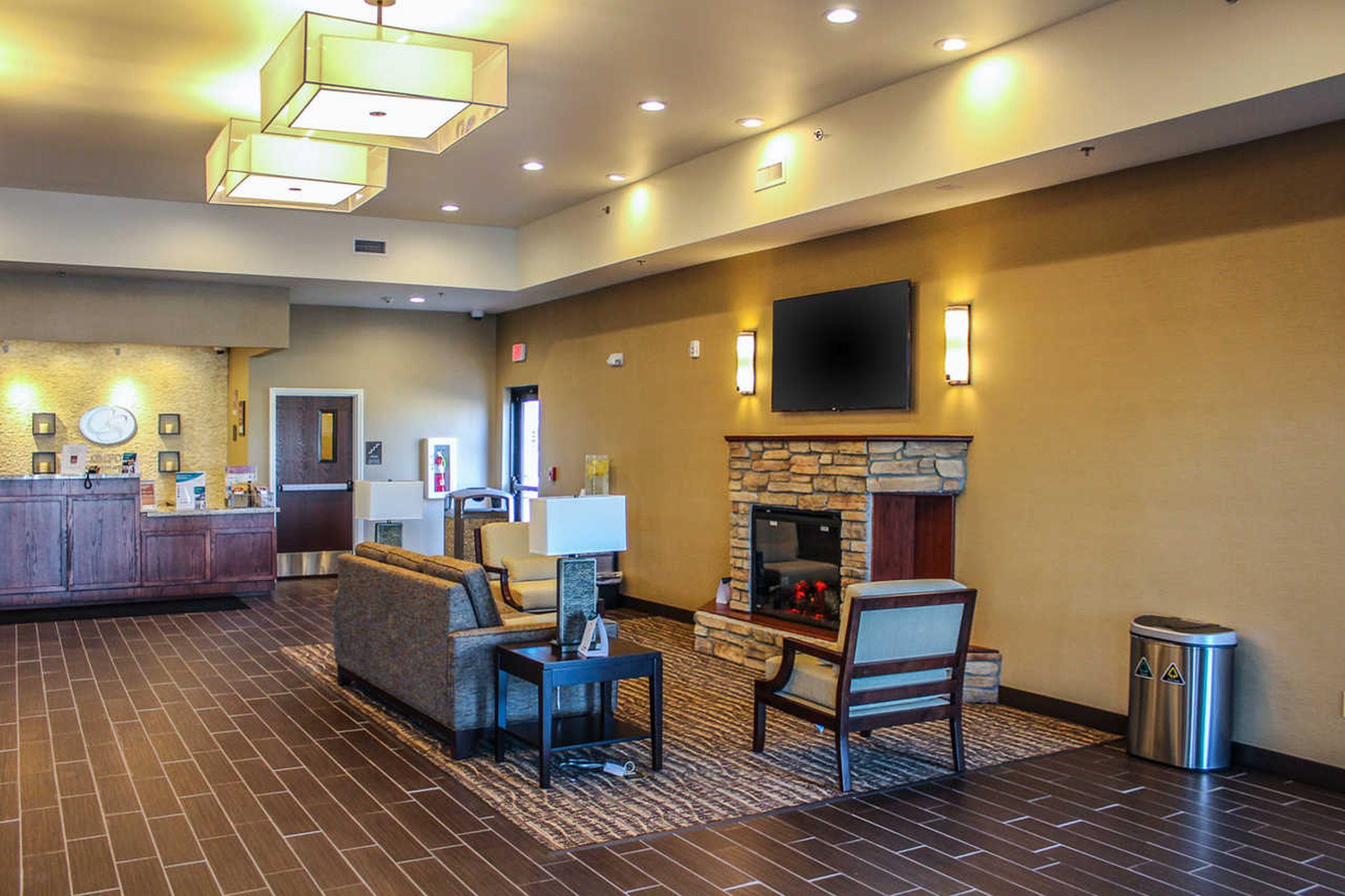 Comfort Suites University Брукингс Экстерьер фото