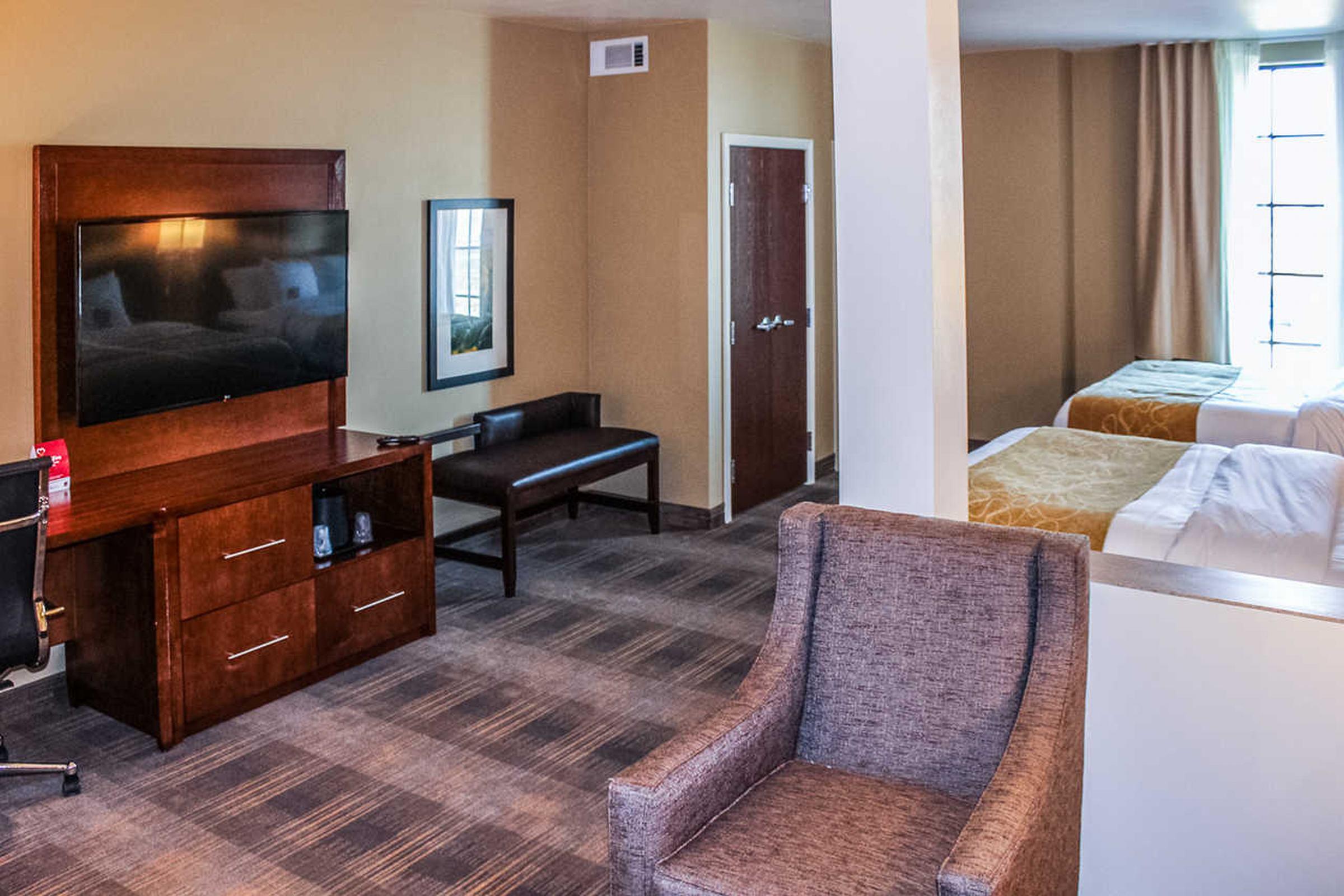 Comfort Suites University Брукингс Экстерьер фото