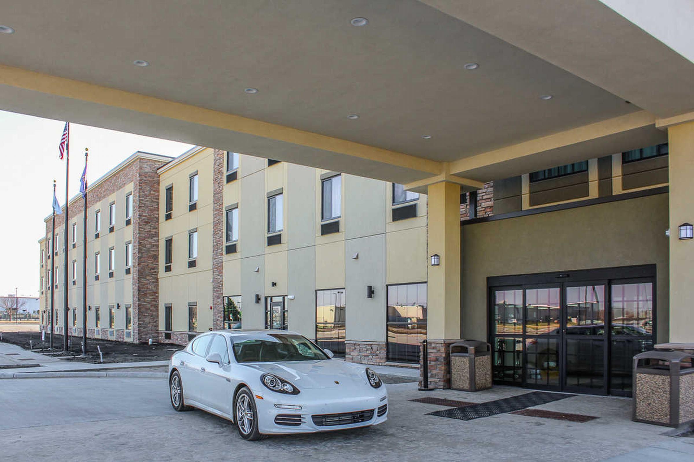 Comfort Suites University Брукингс Экстерьер фото