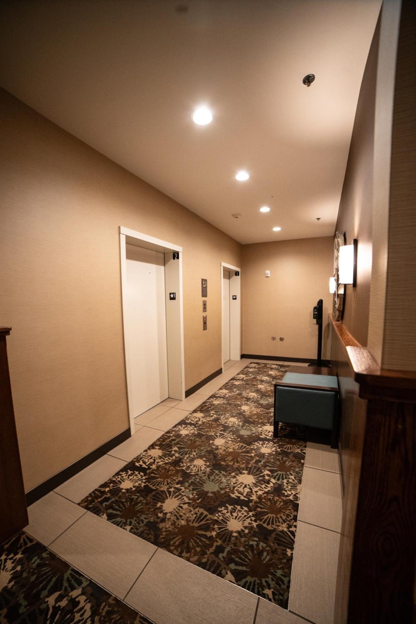 Comfort Suites University Брукингс Экстерьер фото