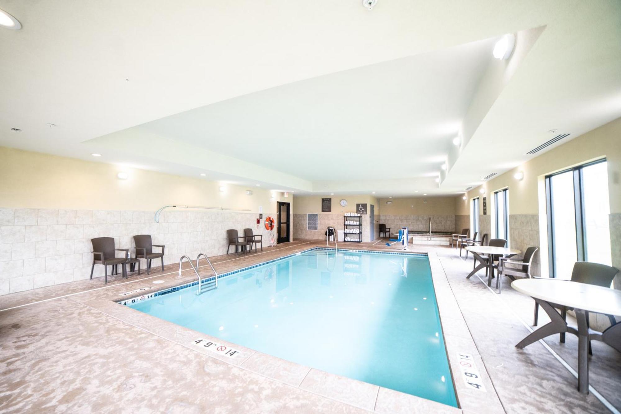 Comfort Suites University Брукингс Экстерьер фото