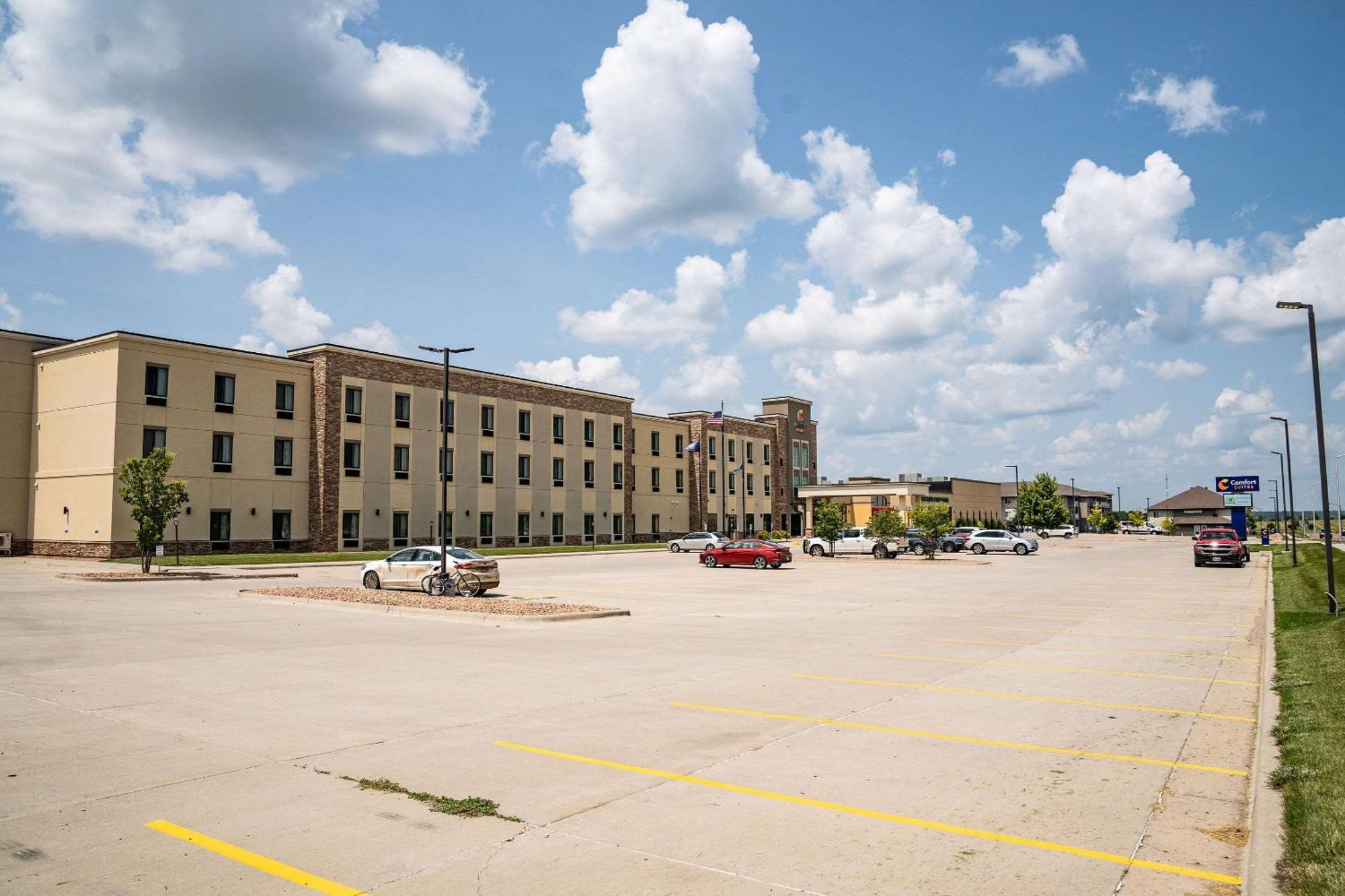 Comfort Suites University Брукингс Экстерьер фото
