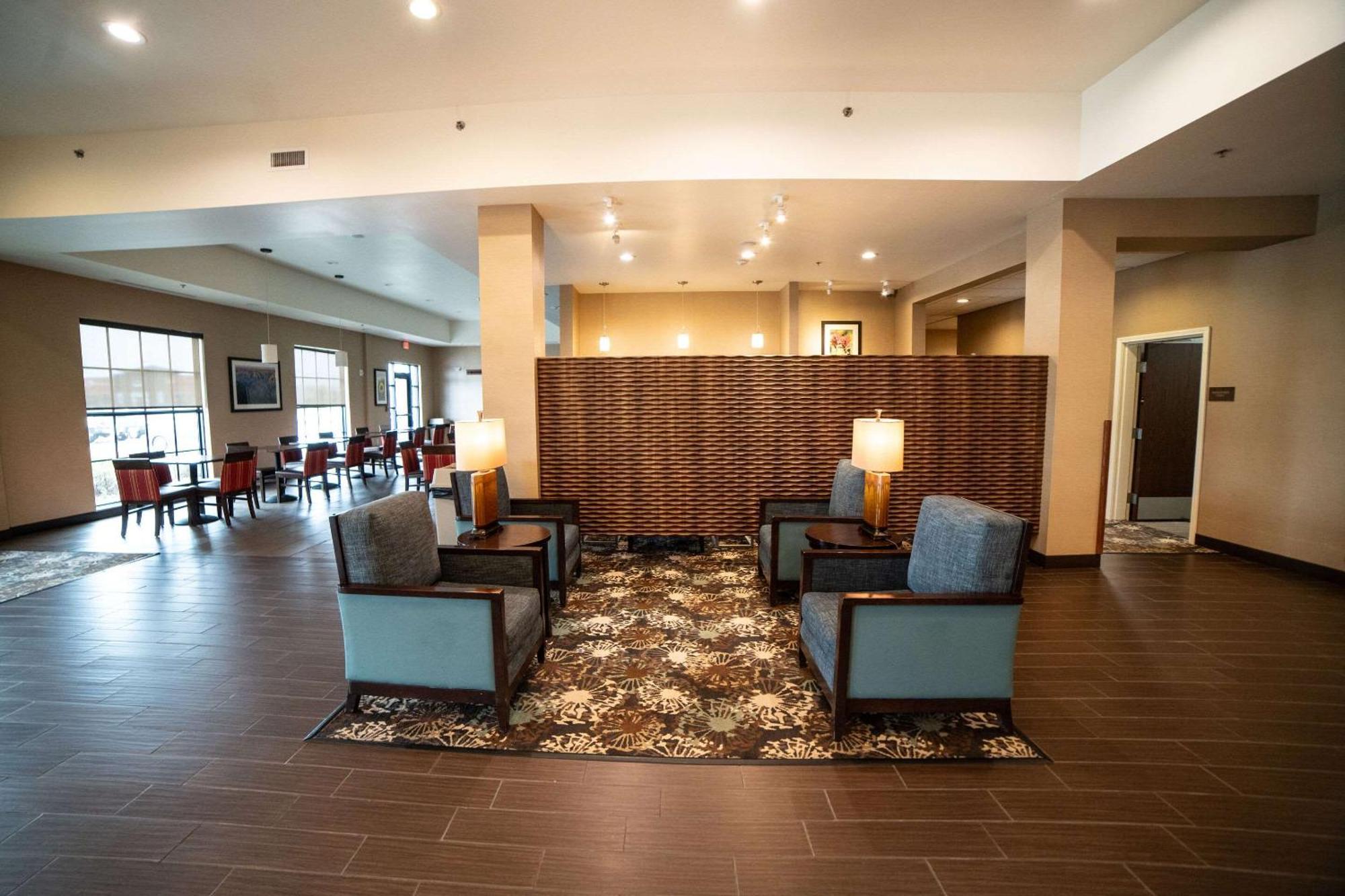 Comfort Suites University Брукингс Экстерьер фото